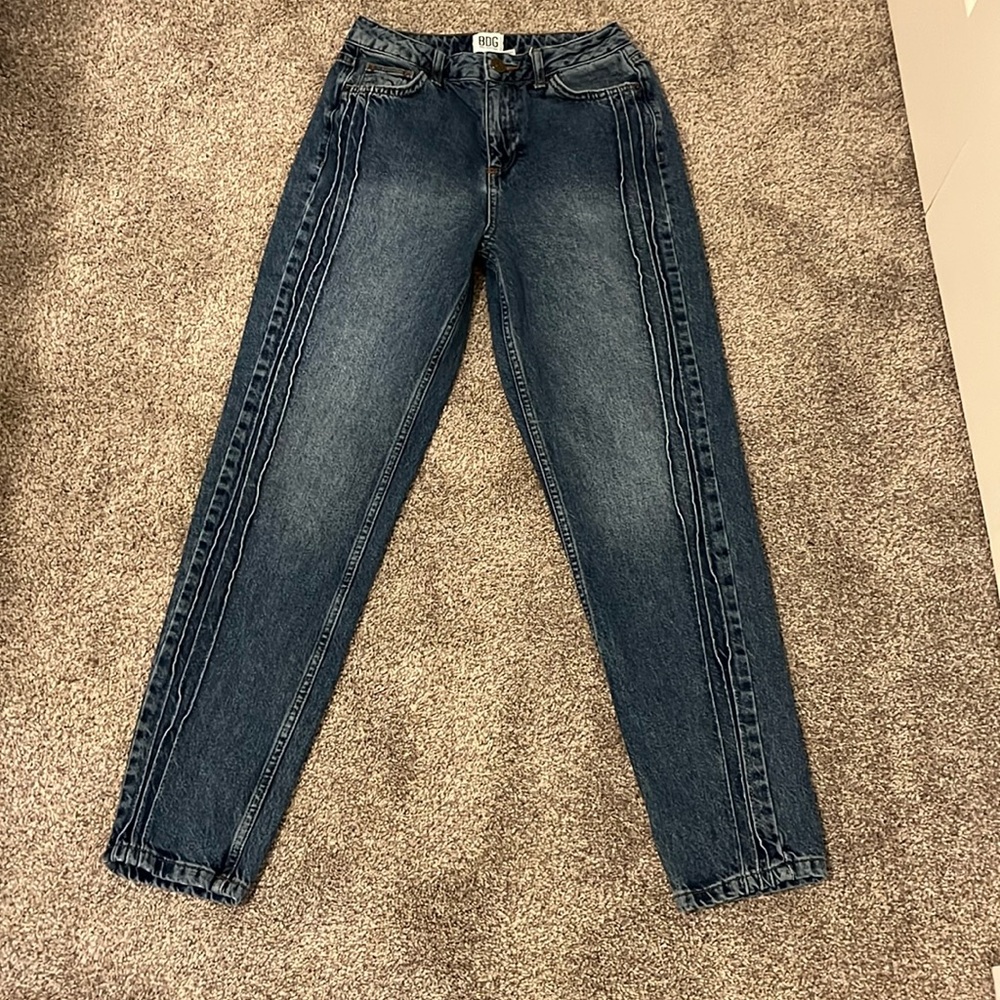 BDG Urban Outfitters Women’s Pin Tuck Mom Jean High Rise Tapered Leg size 26